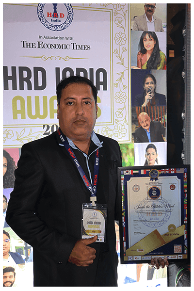 Afnan Aslam receiving the HRD India Award